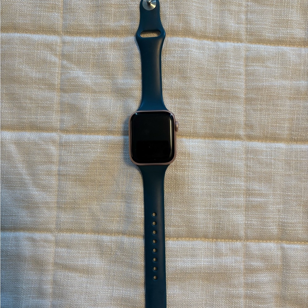 Apple Watch Series 4 - Aluminum 40mm